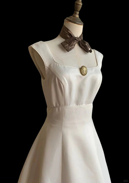 Vintage Elegant Ivory Square Neck Embroidered Satin Train Prom Dress Wedding Dress P4232
