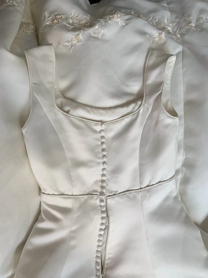 Vintage Elegant Ivory Square Neck Embroidered Satin Train Prom Dress Wedding Dress P4232