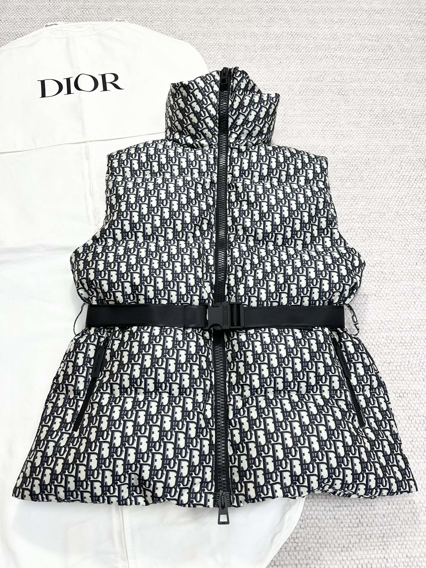 CD Alps Belted Puffer Vest Black White Polyester
