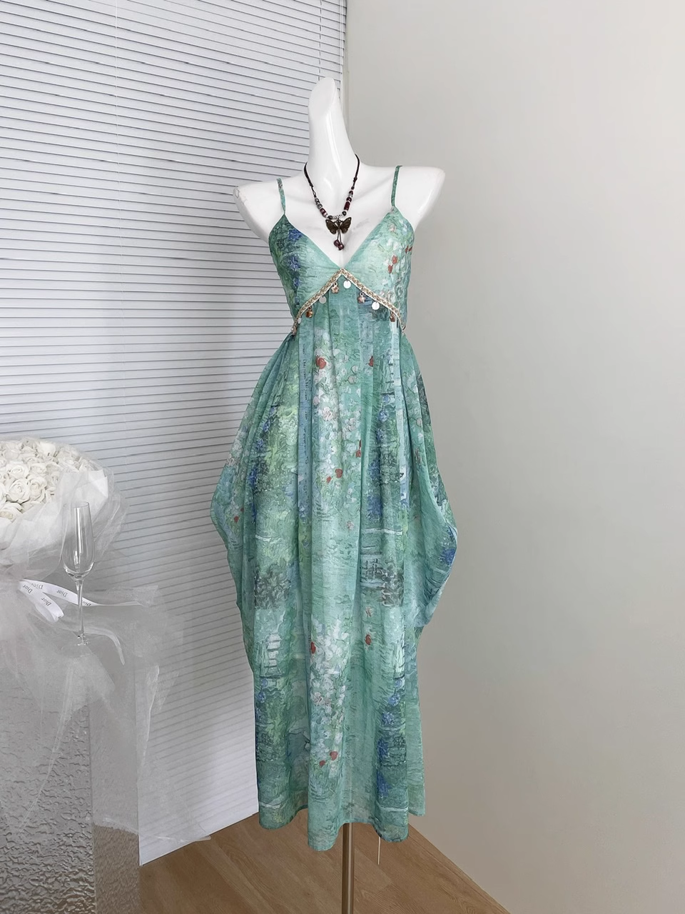New Fashion Flora V-neck Design Beach Holiday A-line Spaghetti Strap Dress TP3369