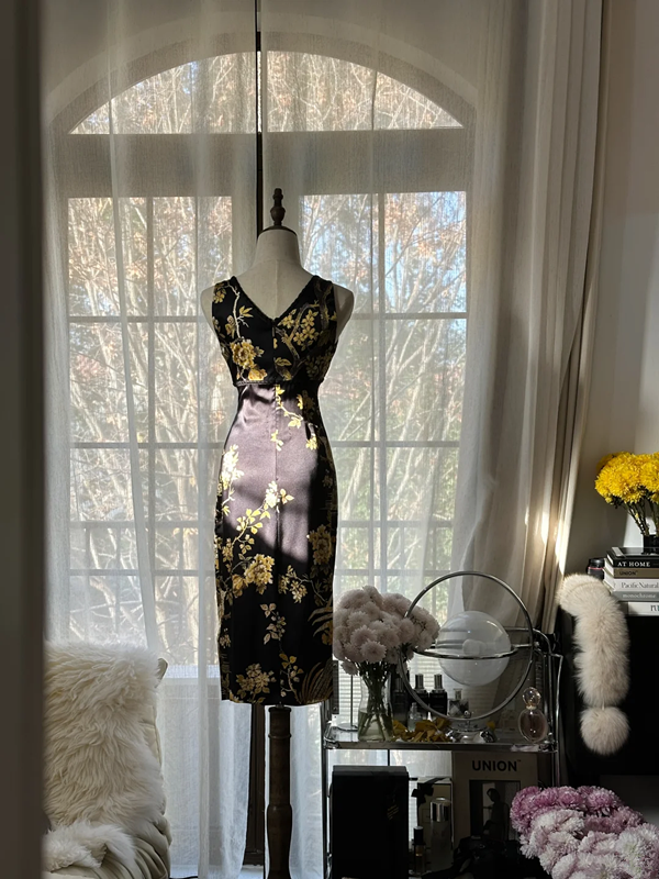 Black halter top with gold floral print, fitted waist, classic and elegant long ball gown R7707