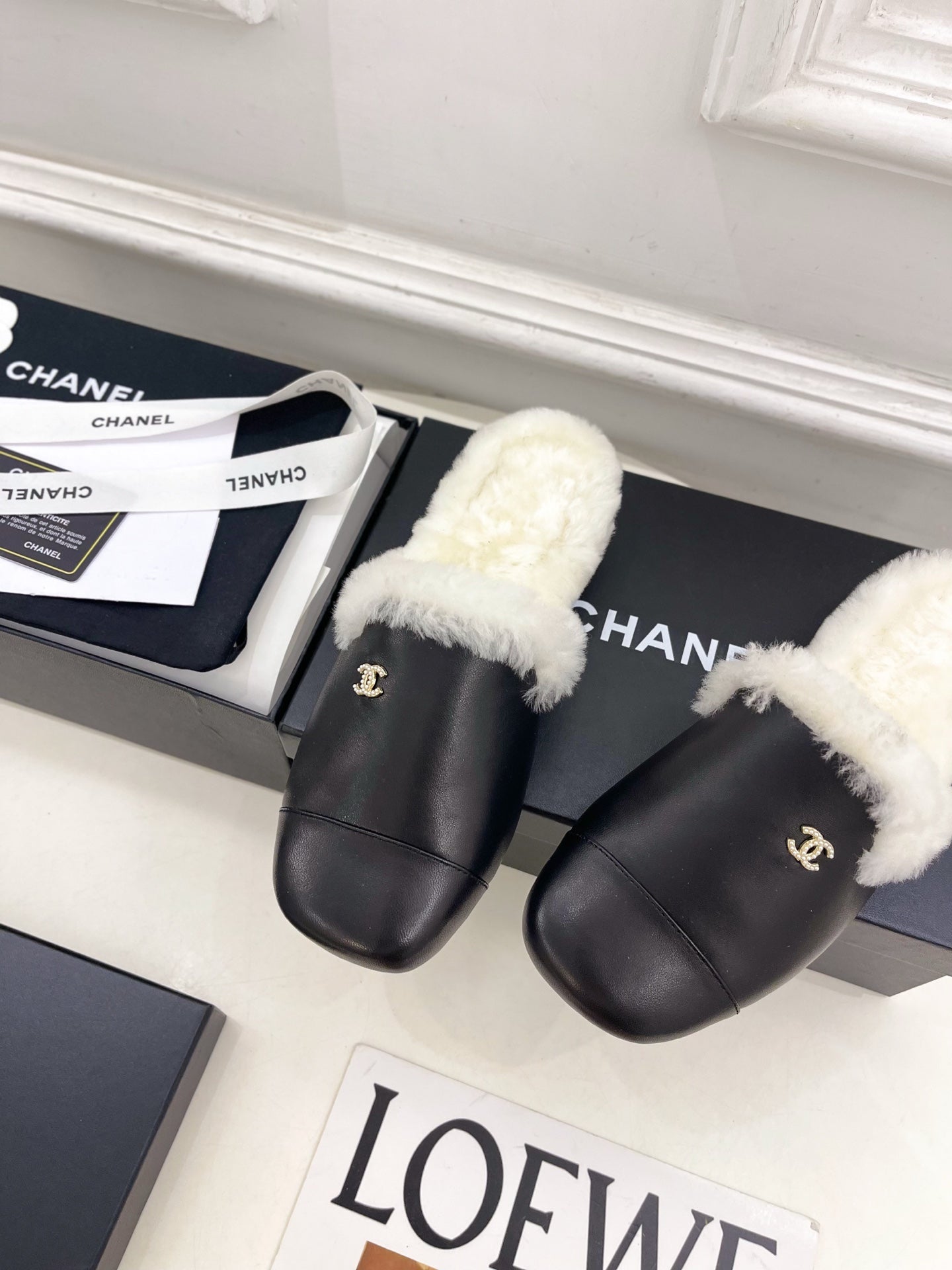 CC 25K Double C Pearl Fur Slippers Black White Calfskin Shearing 586997