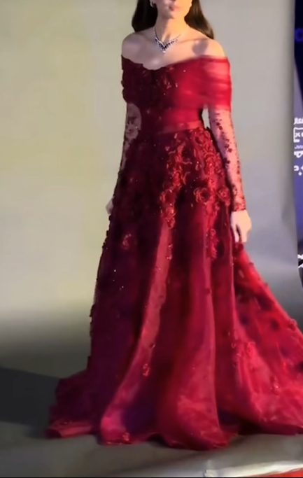 Pretty Off The Shoulder Ball Gown Red Organza Appliques Long Party Dress Birthday Outfits