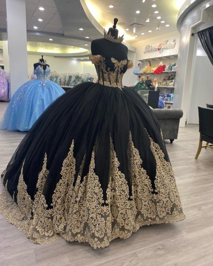 Black Gold Appliques Tulle Quinceanera Dresses With Cape Spaghetti Straps Ball Gown Sweet Sixteen Prom Party Dresses       S7165
