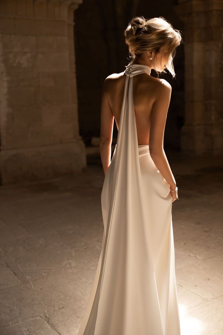 Simple Sexy Halter V-Neck Open Back With Train Long Wedding Dress      S6937