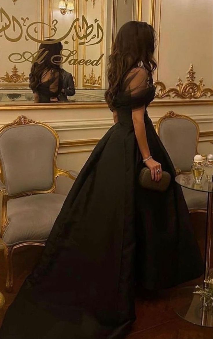 Vintage Black Ball Gown Prom Dress Long Satin Off Shoulder Evening Gown for Special Occasions