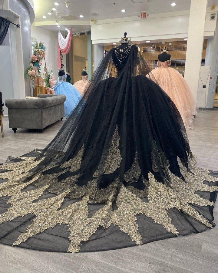 Black Gold Appliques Tulle Quinceanera Dresses With Cape Spaghetti Straps Ball Gown Sweet Sixteen Prom Party Dresses       S7165
