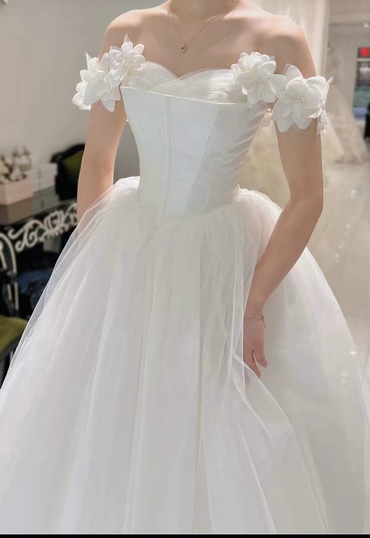 White Off Shoulder Wedding Dresses Tulle Floral Sleeveless Bridal Gown      S7127