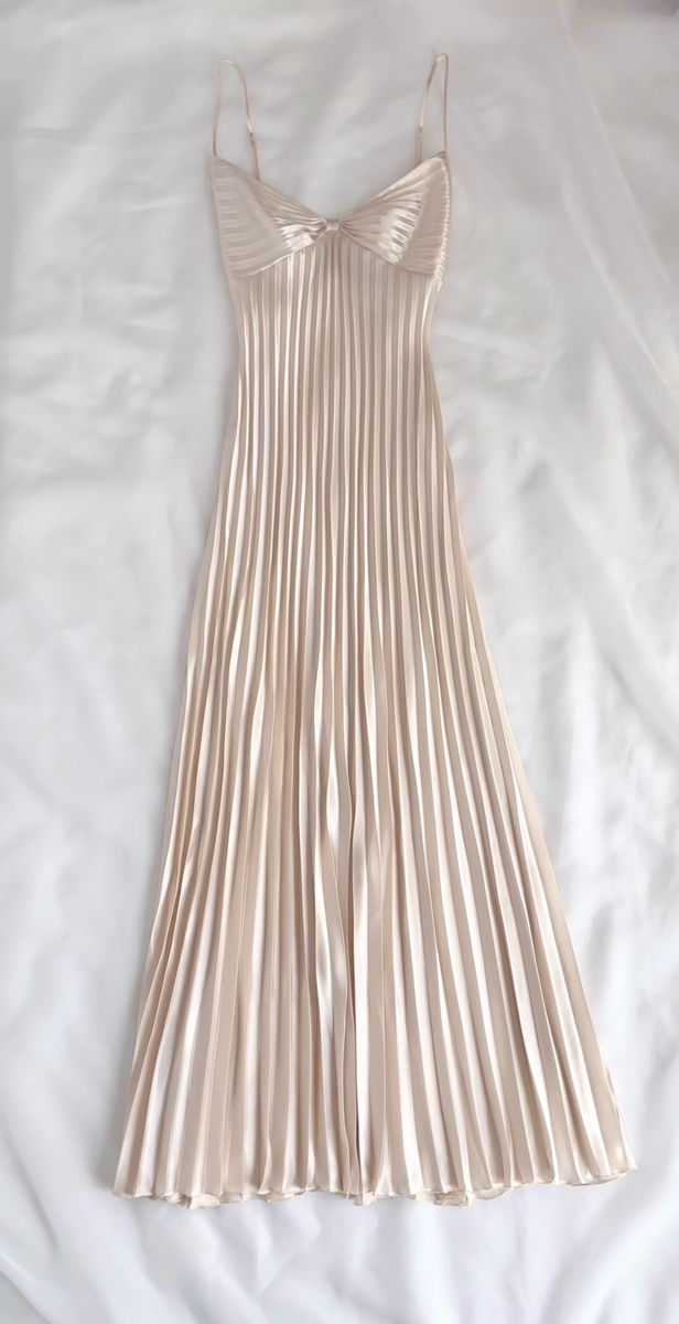 Vintage champagne pleated party evening gown         S7106
