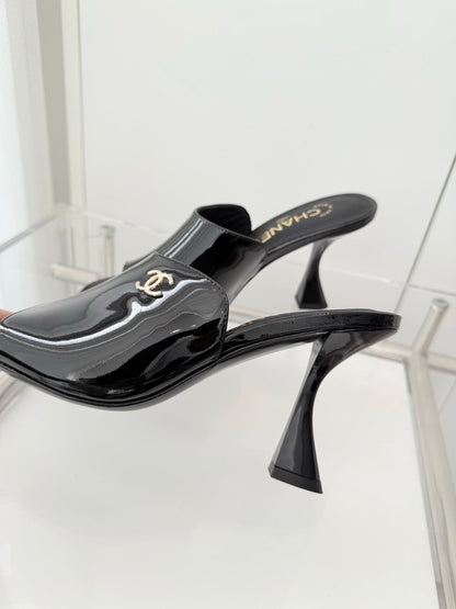 Chanel 26 Sandal 90 Black in Patent Leather 597367
