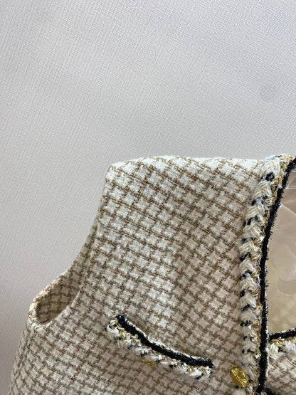 CHANEL 25S TWEED FOUR-POCKET BLAZER 315