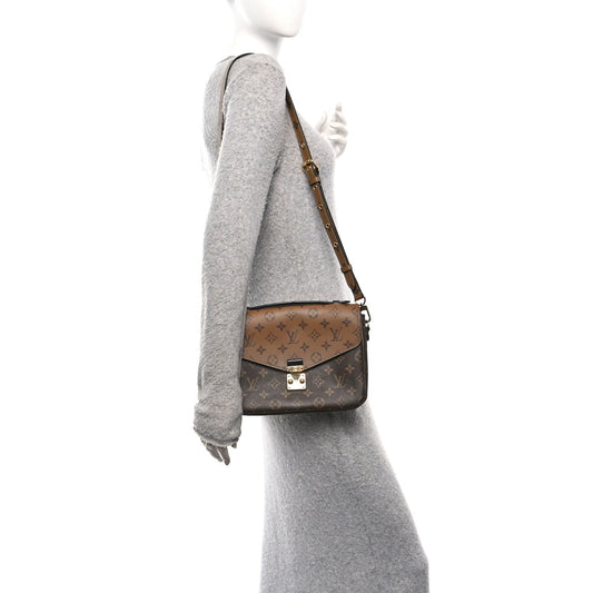 Reverse Monogram Pochette Metis