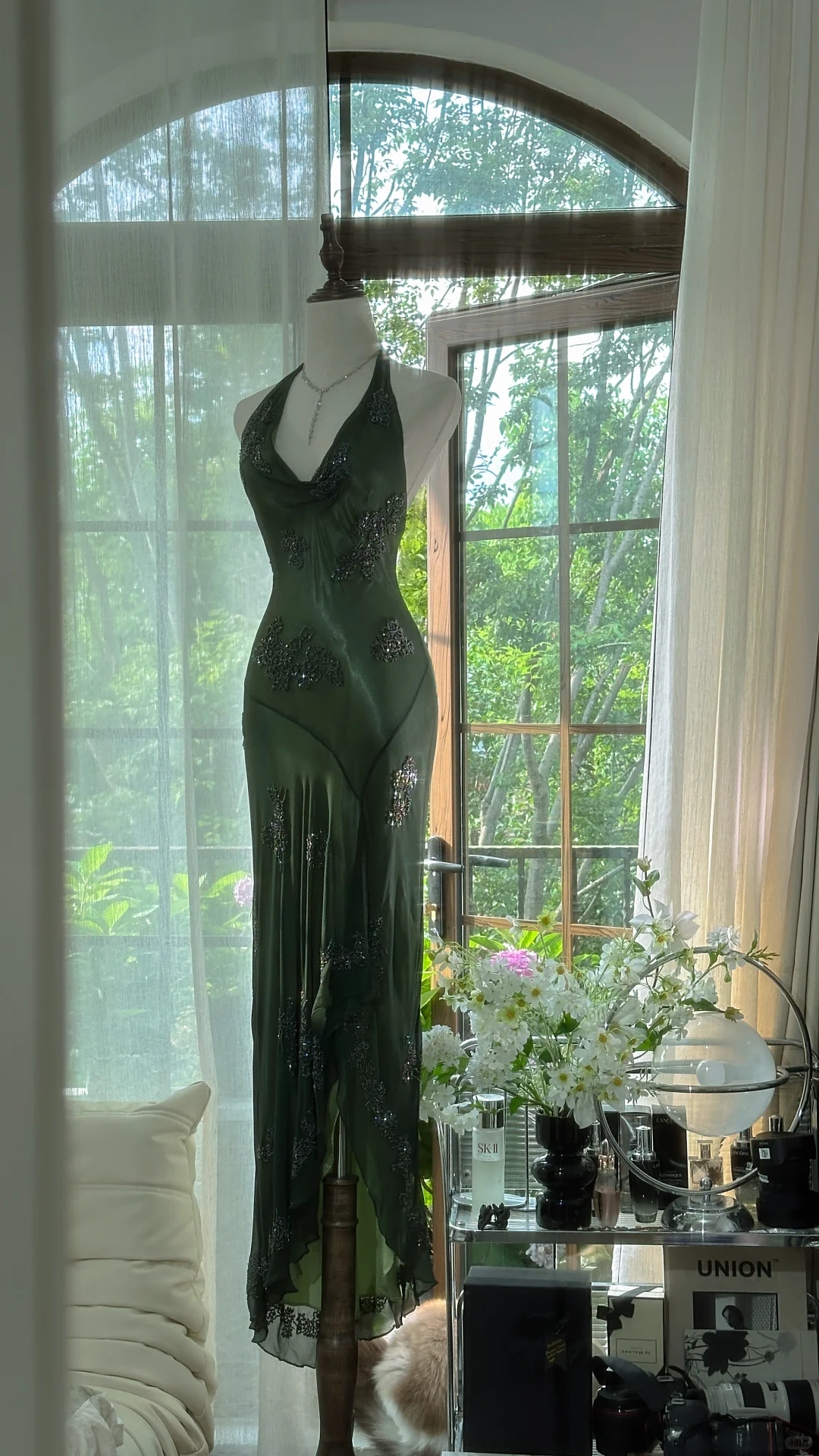 Unique Green Halter Satin Chiffon Beaded Long Party Dress Evening Gown