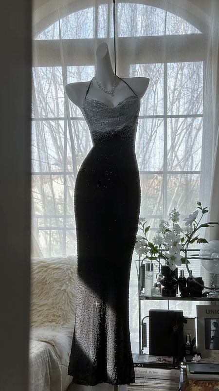 Black halter-neck, fitted waist, backless, sexy bodycon long ball gown R7673