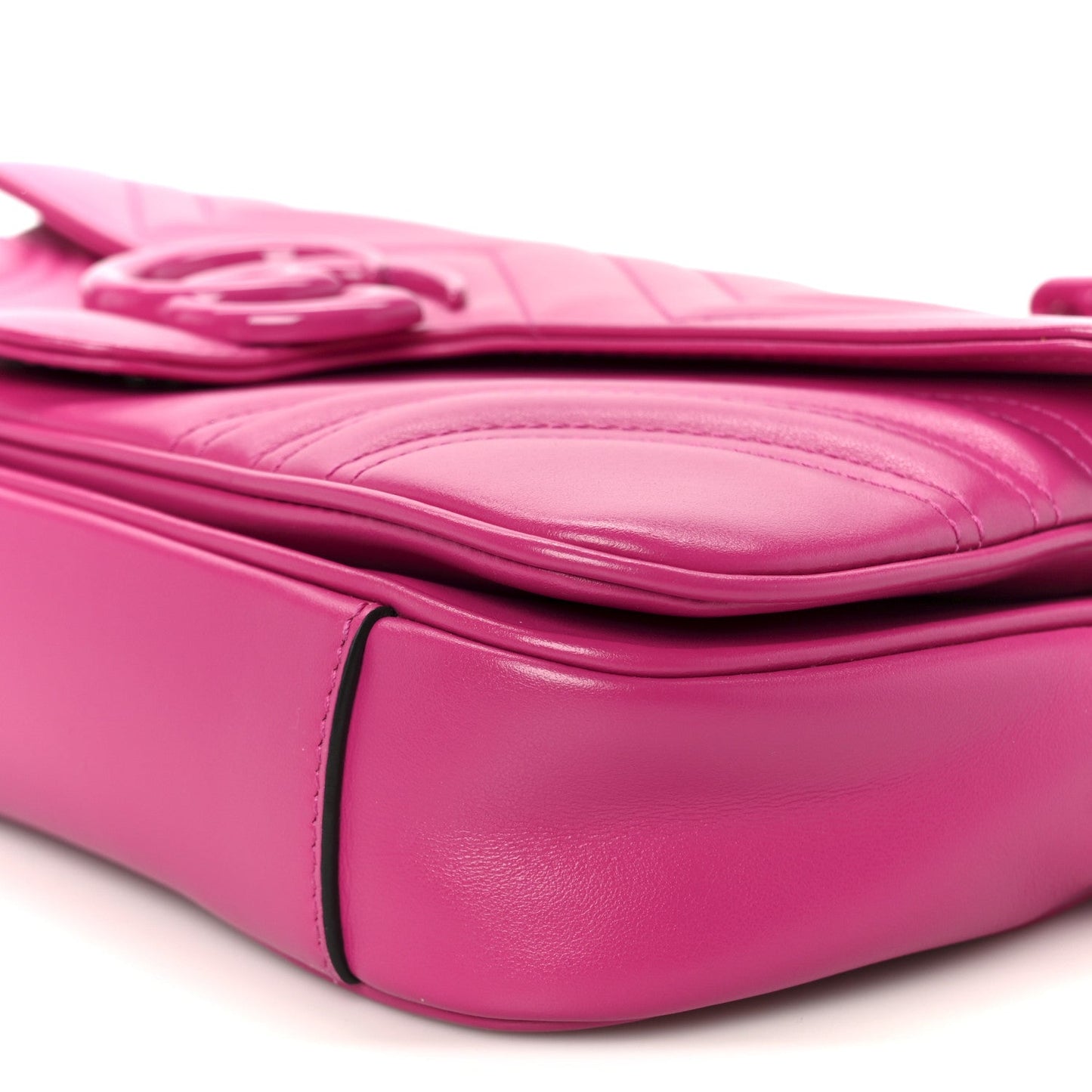 Calfskin Matelasse Monochrome GG Marmont Crossbody Shoulder Bag Classic Fuxia