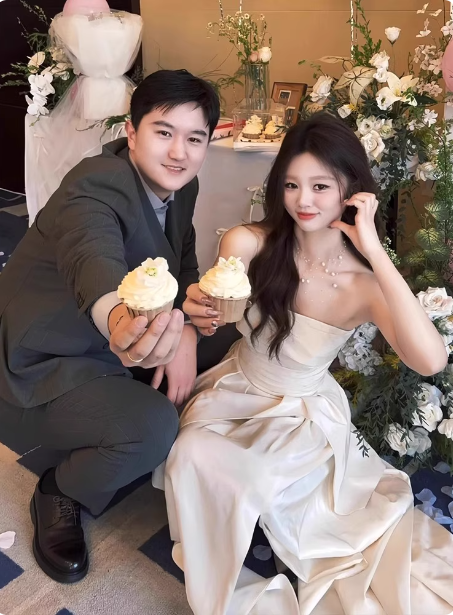 Elegant Ivory Strapless High-Slit Satin Train Prom Dress Evening Dress Wedding Dress P4357