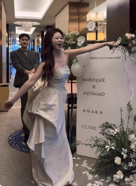Elegant Ivory Strapless High-Slit Satin Train Prom Dress Evening Dress Wedding Dress P4357