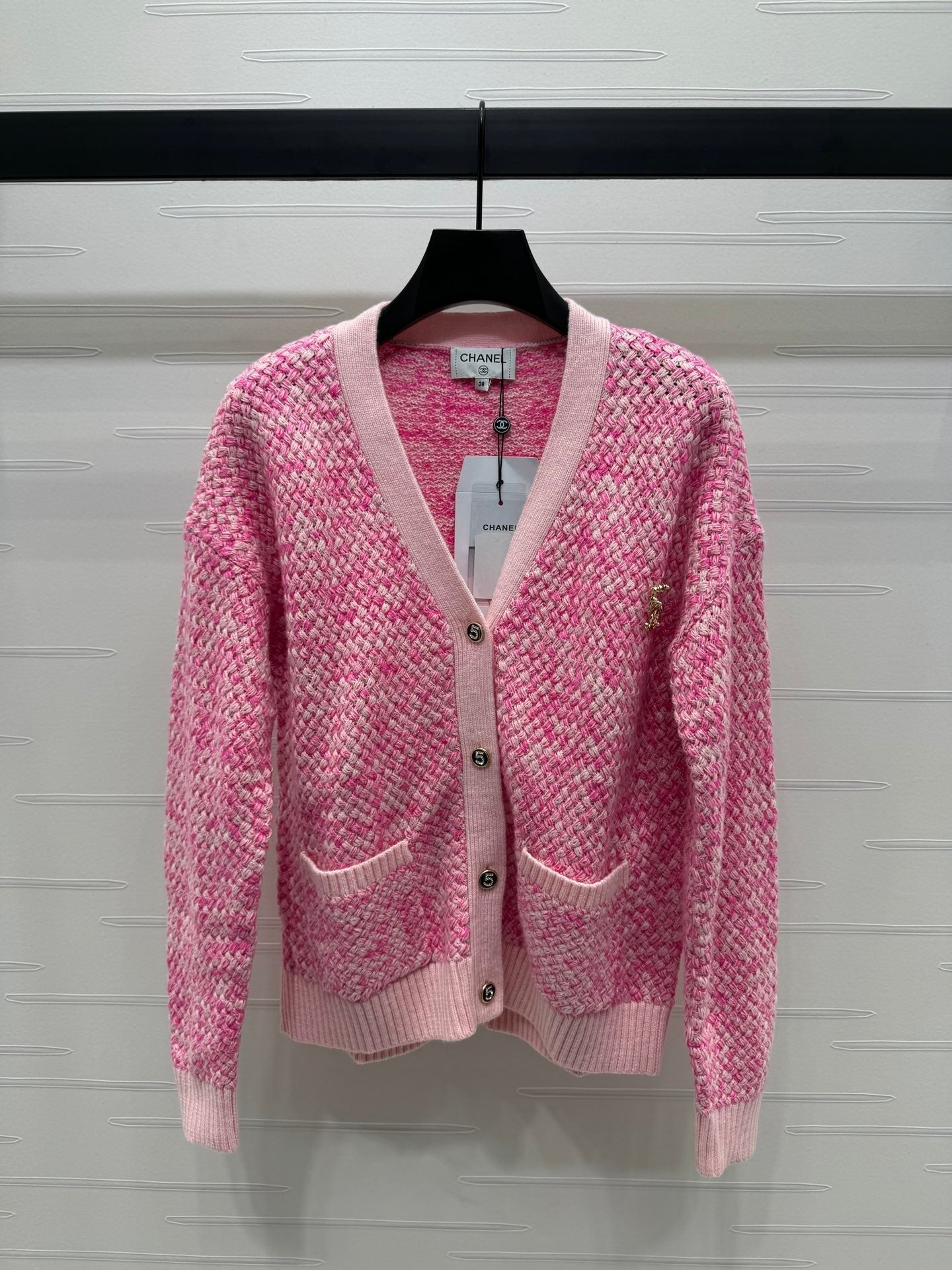 CC 25 Contrast Color V-Neck Cardigan 5 Brooch Pink Wool 305405