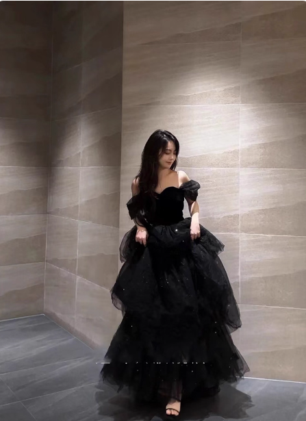 Elegant Black A-Line Off-the-Shoulder Shimmer Tiered Tulle Long Prom Dress Evening Dress P4369