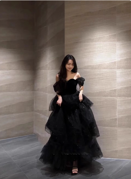 Elegant Black A-Line Off-the-Shoulder Shimmer Tiered Tulle Long Prom Dress Evening Dress P4369
