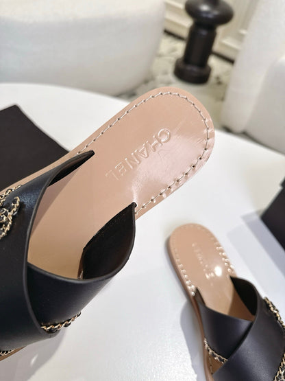 CC Cruise 2025/26 Mules Black Light Beige Calfskin 570316