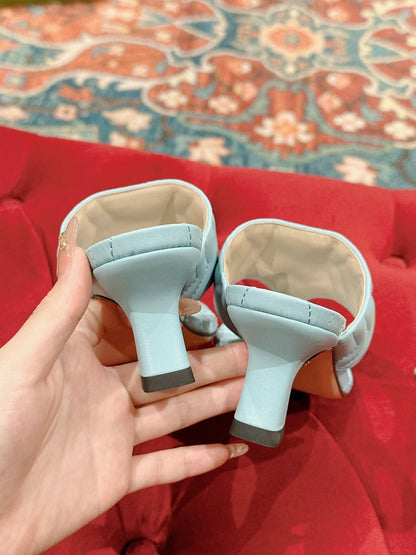 HIGH THONG MULE 55MM IN SKY BLUE CALFSKIN WITH GOLD HARDWARE