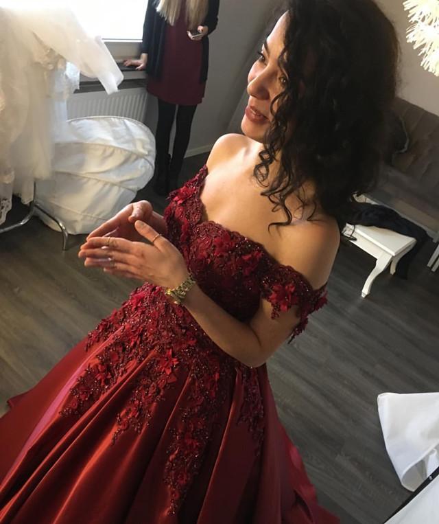 Off The Shoulder Satin Ball Gowns Dresses With 3D Flowers Beaded