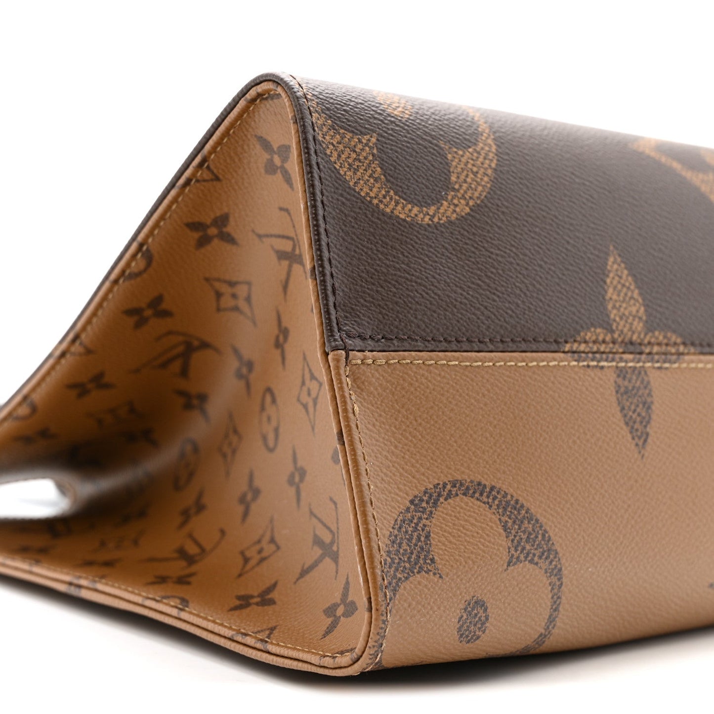 Reverse Monogram Giant Onthego MM