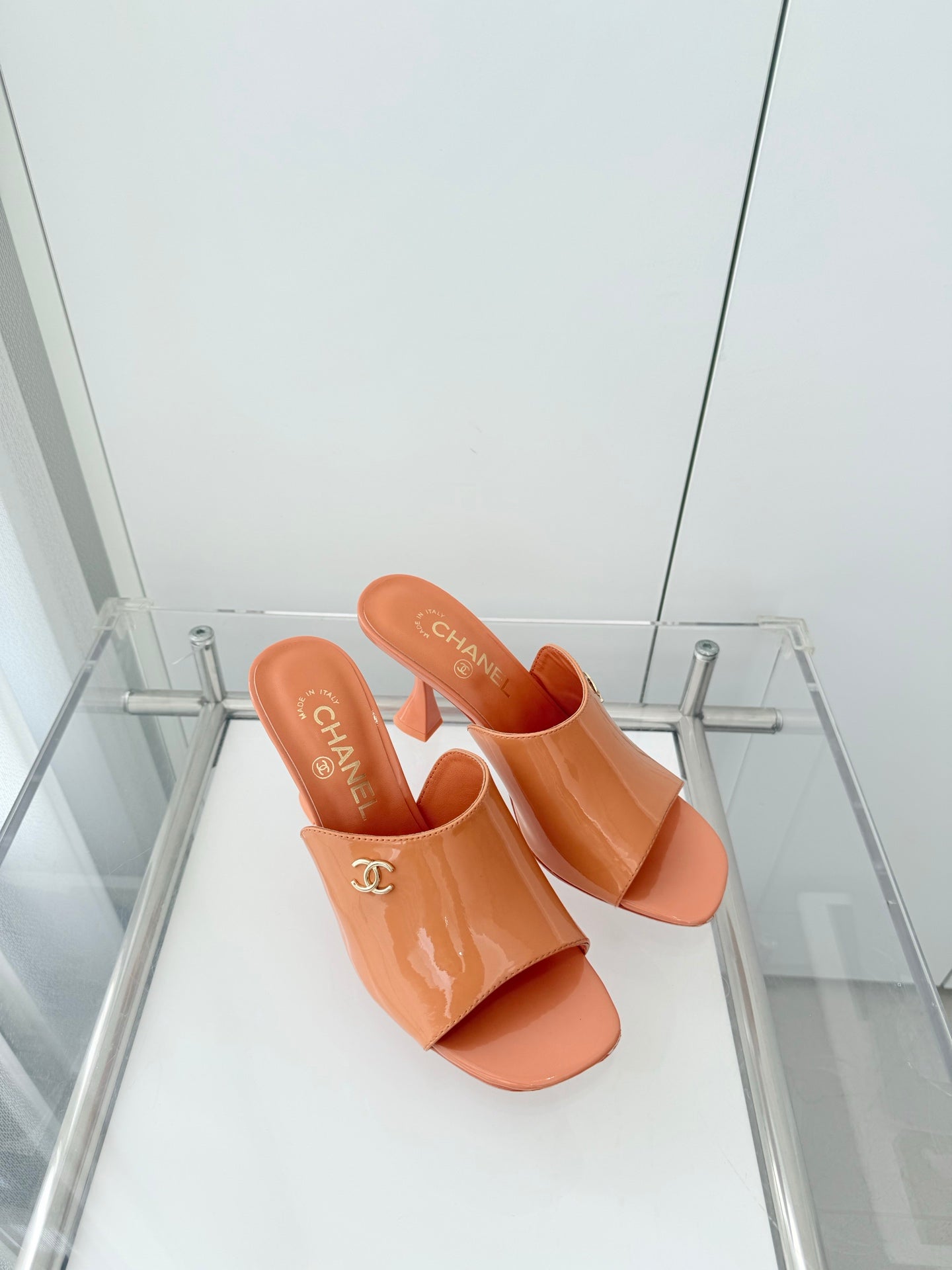 Chanel 26 Sandal 90 Orange in Patent Leather 597369