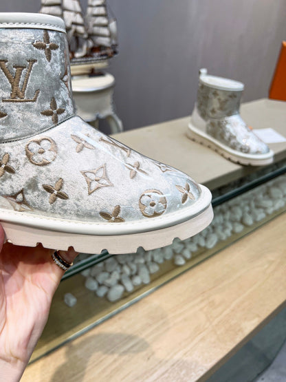 LV 25 Snow Boots Sliver Monogram PVC Wool