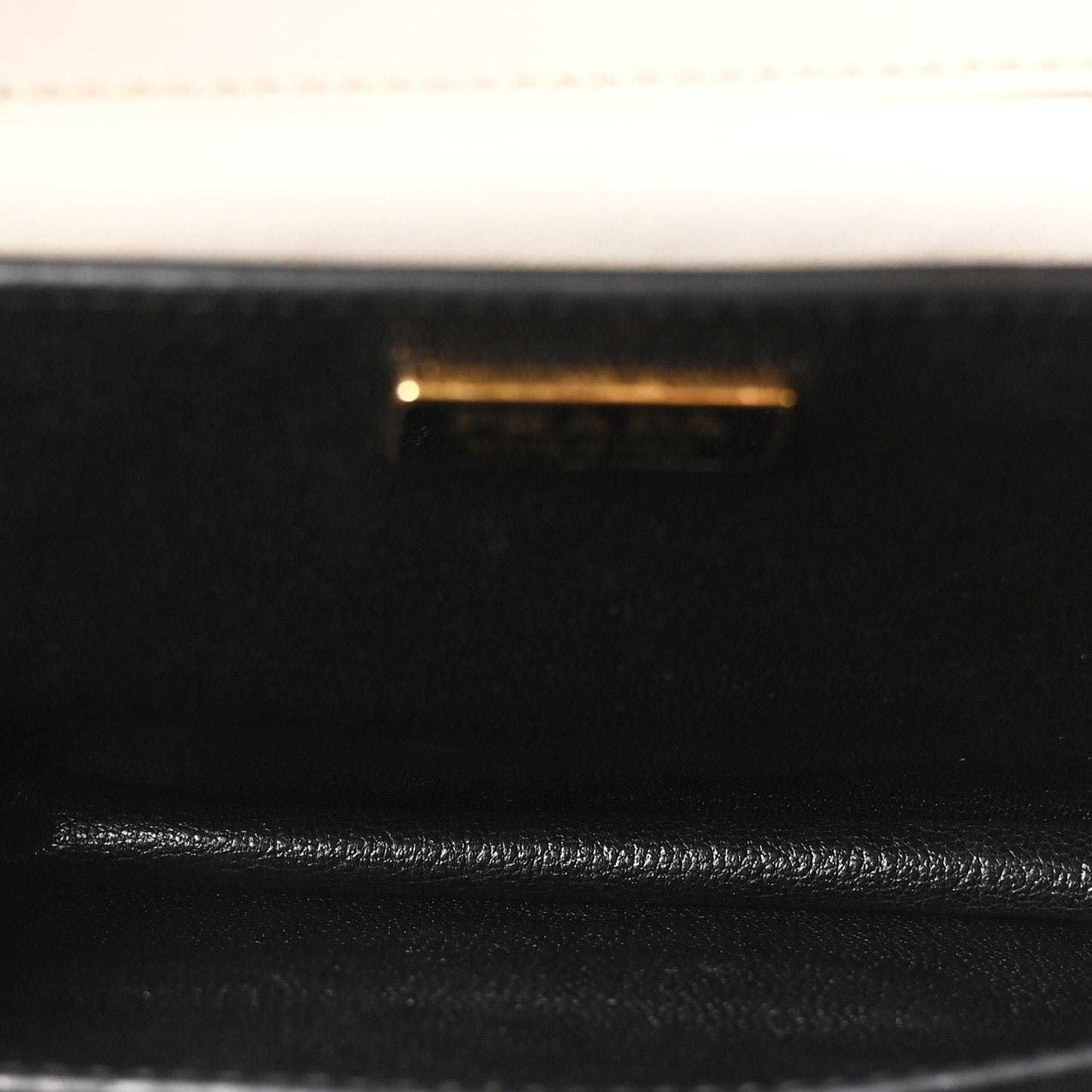 City Calf Saffiano Cahier Bag Talco Black