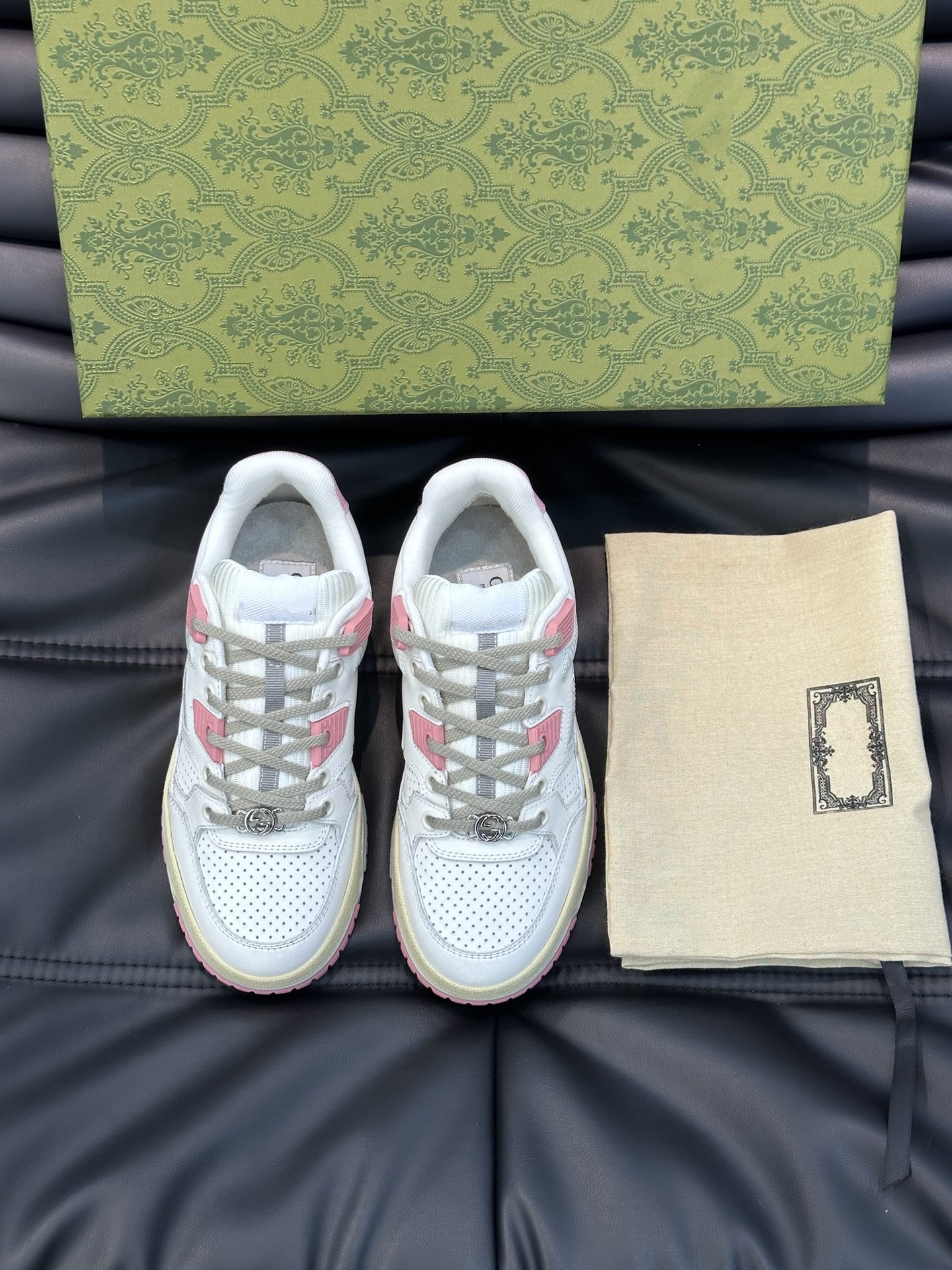 GG WHITE PINK DISTRESSED EFFECT