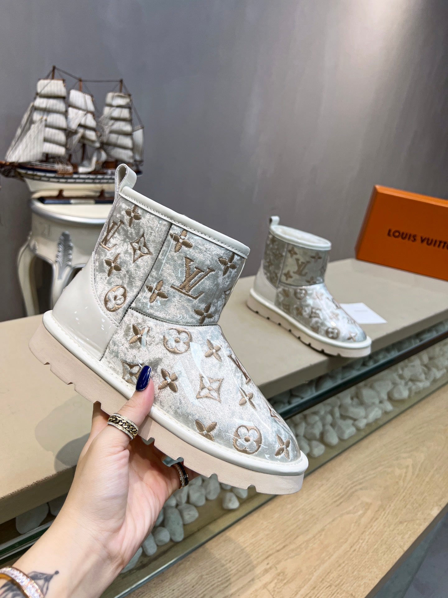 LV 25 Snow Boots Sliver Monogram PVC Wool