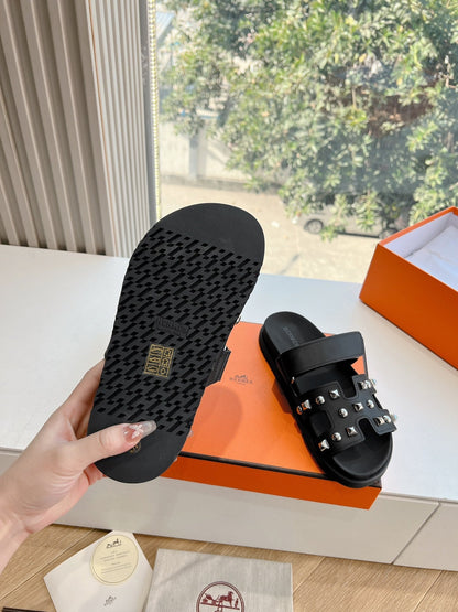 CHYPRE SANDAL IN BLACK CALFSKIN WITH STUDS