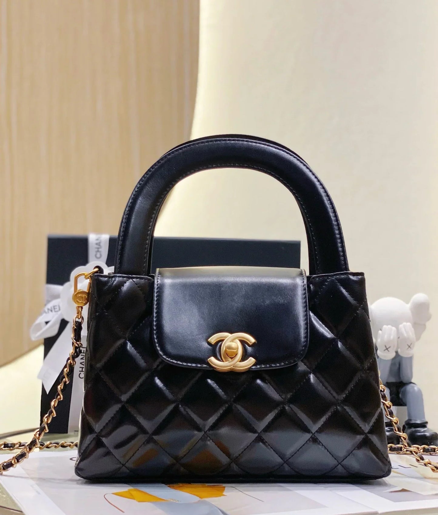 CC Mini Shopping Bag Shiny Aged Calfskin & Gold-Tone Metal Black 13 x 19 x 7 cm