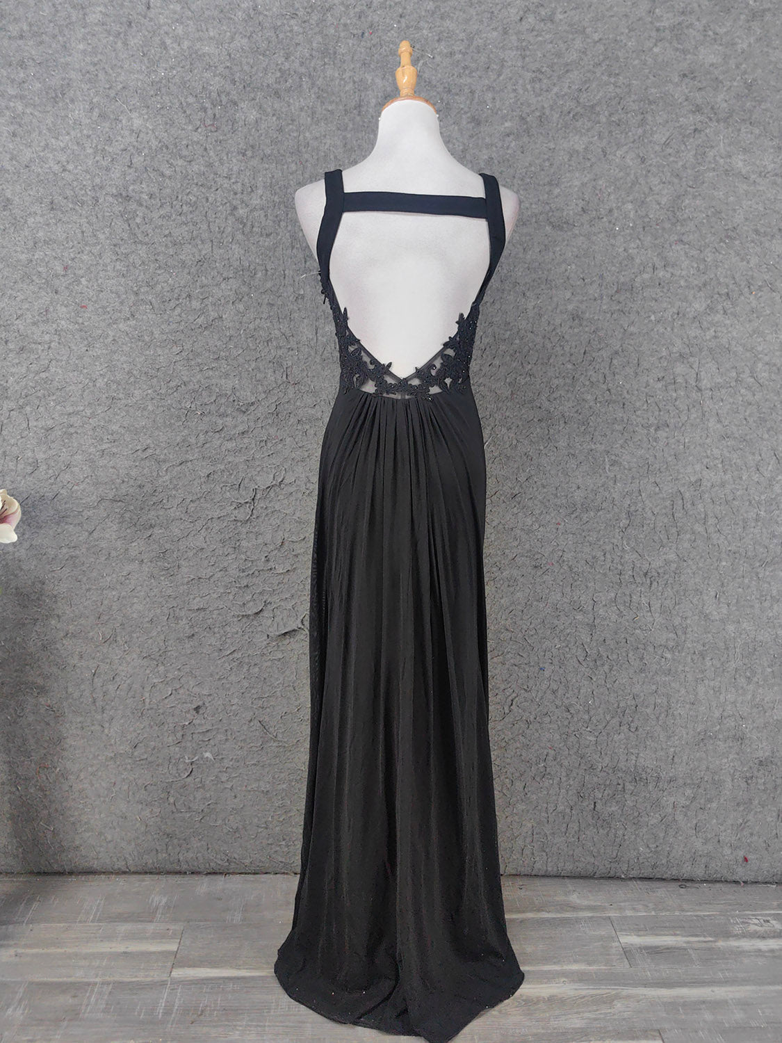 Classic Black V-Neck Sleeveless Open Back Lace Chiffon Long Prom Dress Evening Dress P4642