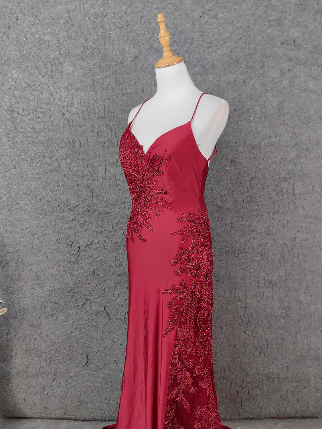 Classic Burgundy Mermaid Spaghetti Strap V-Neck Embroidered Satin Long Prom Dress Evening Dress P4652
