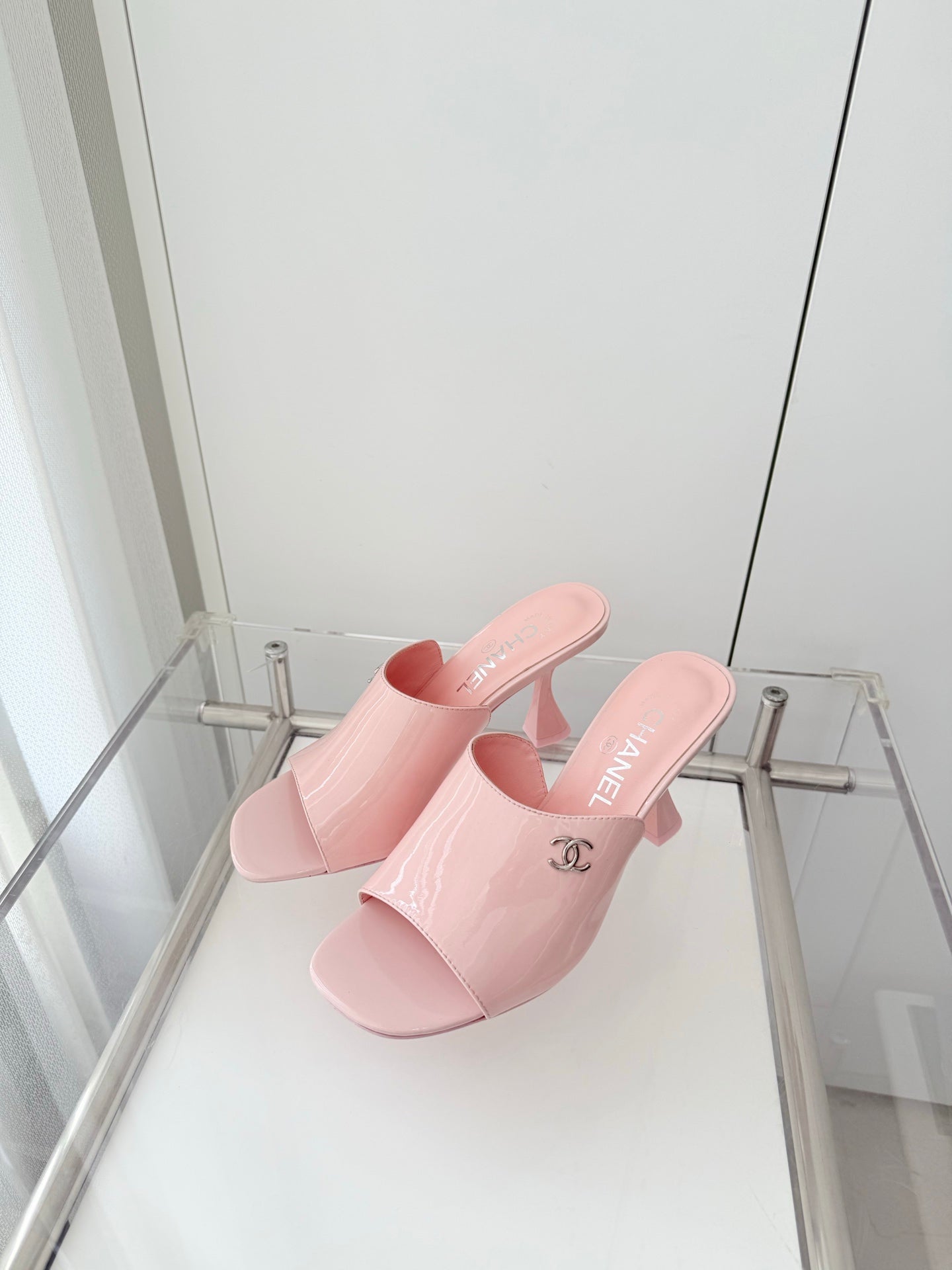 Chanel 26 Sandal 90 Pink in Patent Leather 597371