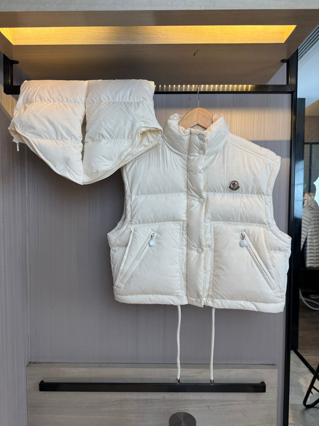 Moncler 25 Down Jacket With Detachable Sleeves 285711