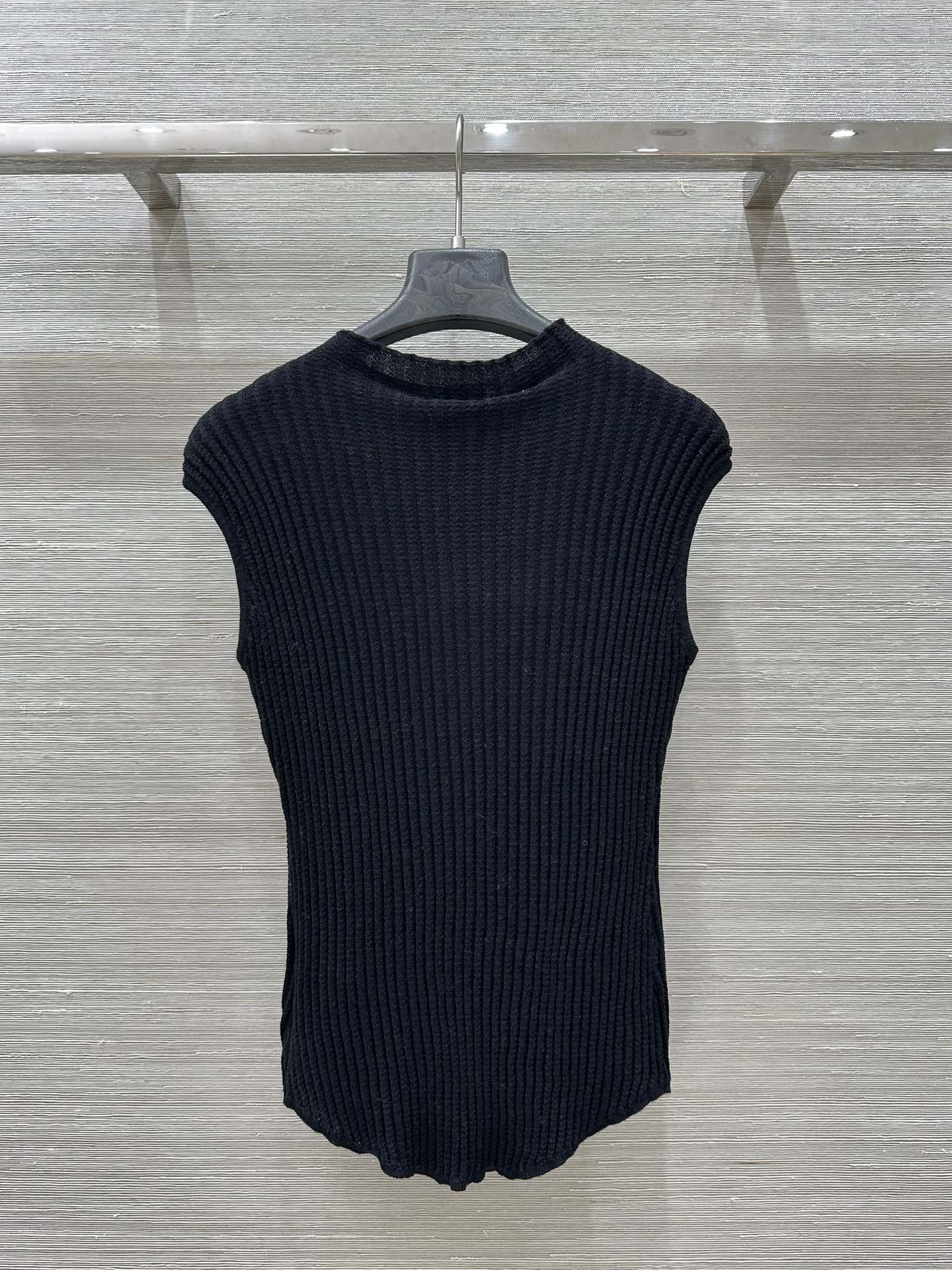 CC 25 Flower Set Black Wool Acrylic