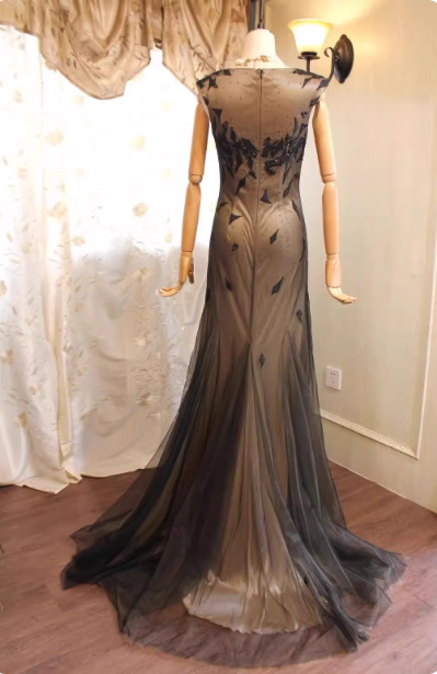 Elegant Black V-Neck Sleeveless Mermaid Embroidered Tulle Train Prom Dress Evening Dress P4719