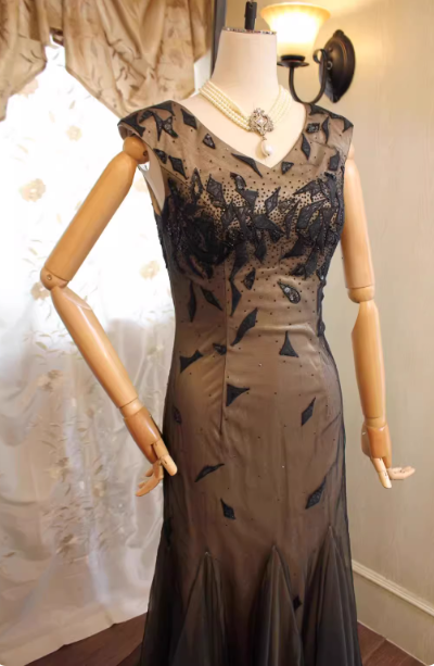 Elegant Black V-Neck Sleeveless Mermaid Embroidered Tulle Train Prom Dress Evening Dress P4719