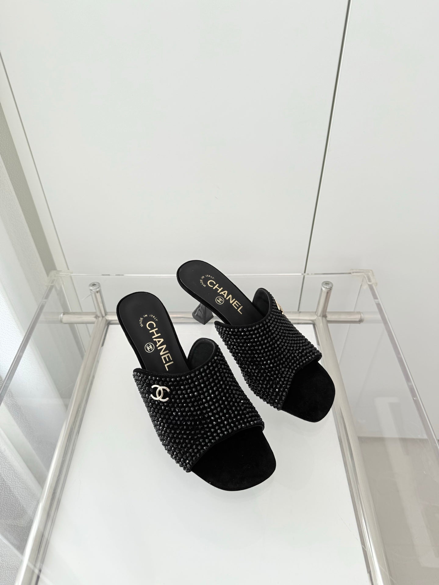 CC 26 Sandal 70 Black Rhinstone Deer Hide 597372
