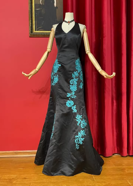Vintage Black Halter V-Neck Mermaid Embroidered Satin Long Prom Dress Evening Dress P4722