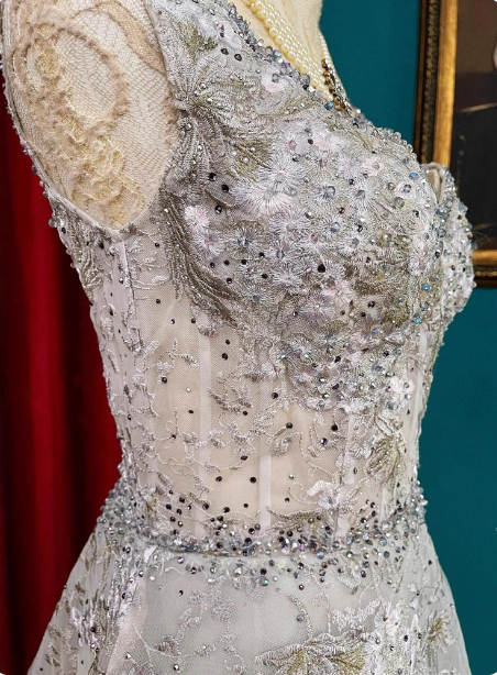 Elegant Gray V-Neck A-Line Rhinestone Lace Embroidered Tulle Prom Dress Evening Dress P4728