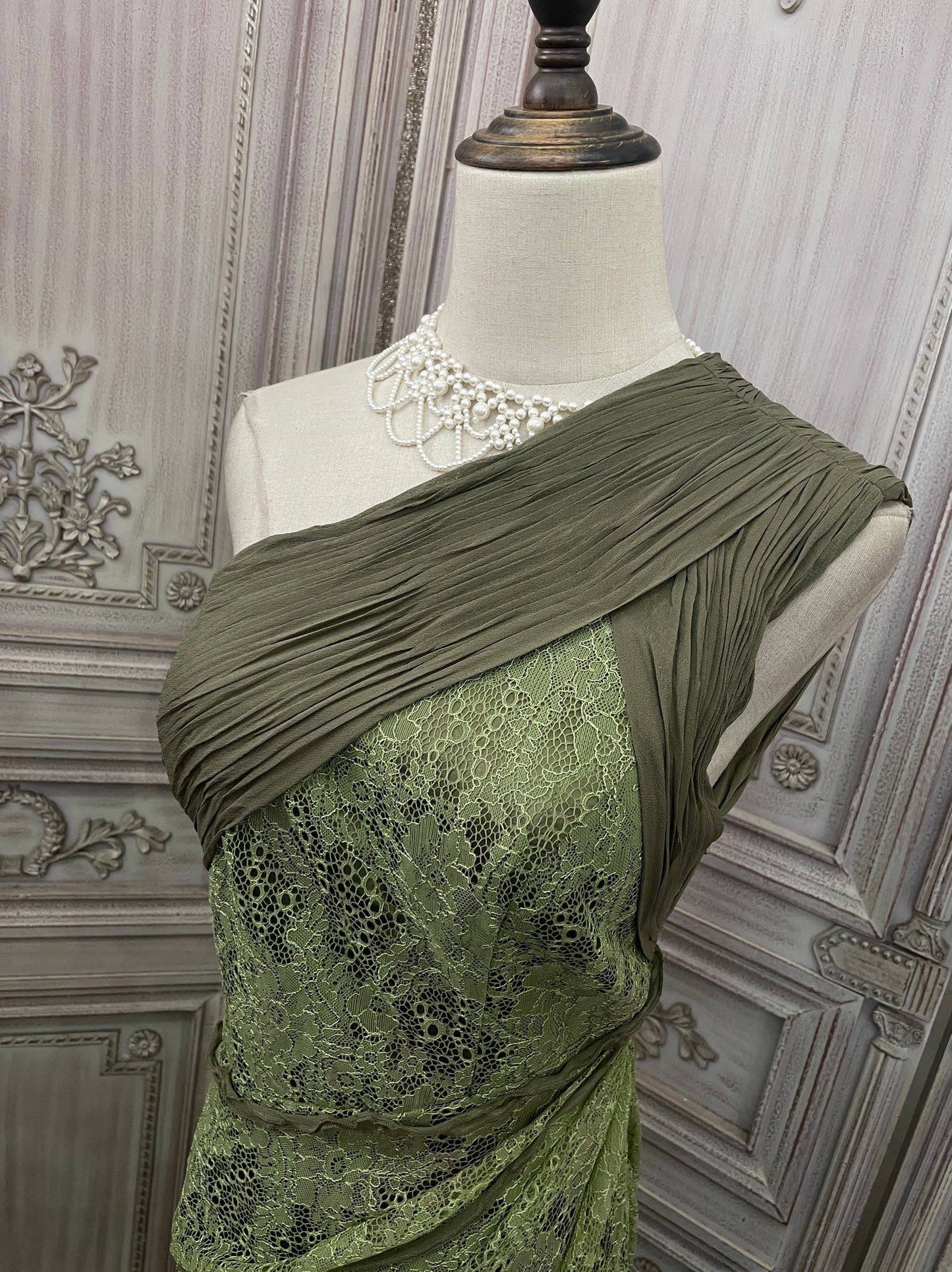 Elegant Green One-Shoulder Fitted Pleated Waist Lace Train Prom Dress Evening Dress P4731