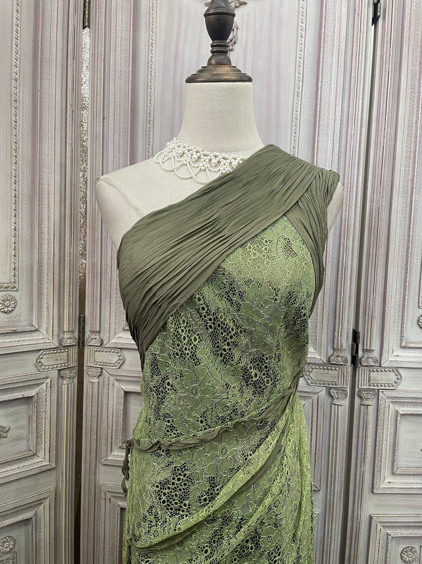 Elegant Green One-Shoulder Fitted Pleated Waist Lace Train Prom Dress Evening Dress P4731