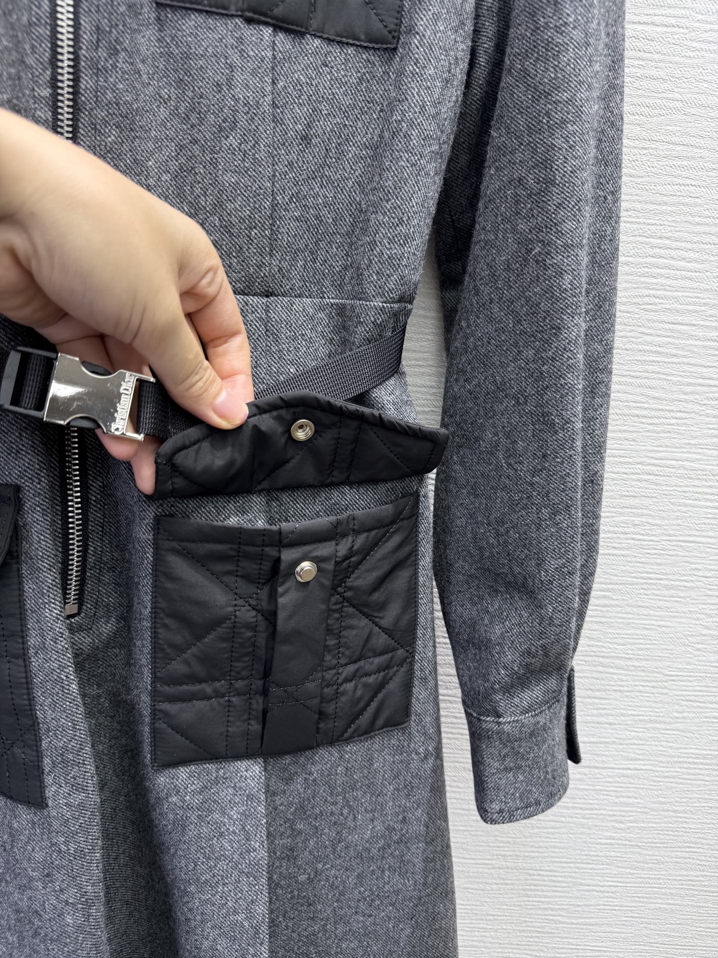 CD 25SS Lapel Middle Zipper Guilted Four Pockets Contrast Color Dress Gray Wool 304163