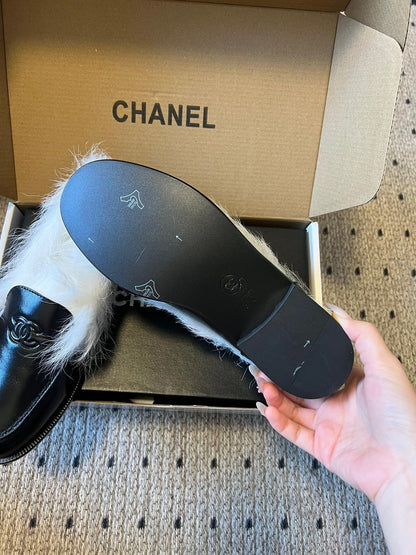 CC 26 Furry Loafer Black mix White Shiny Sheepskin And Shearling Fleece 592924