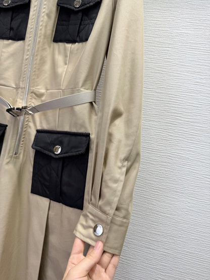 CD 25SS Lapel Middle Zipper Guilted Four Pockets Contrast Color Dress Beige Wool 304161